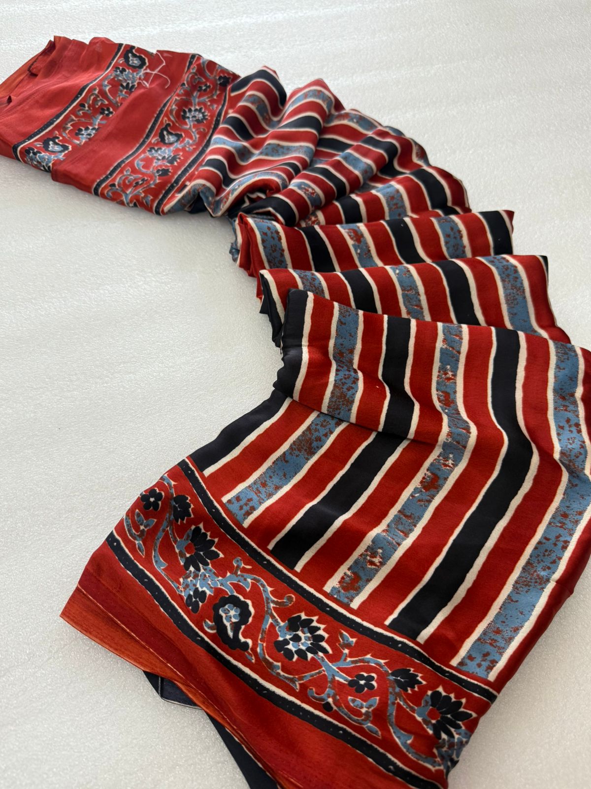 ME AAYA TUJKO LENE  -- PREMIUM MODAL SATIN SILK SAREE