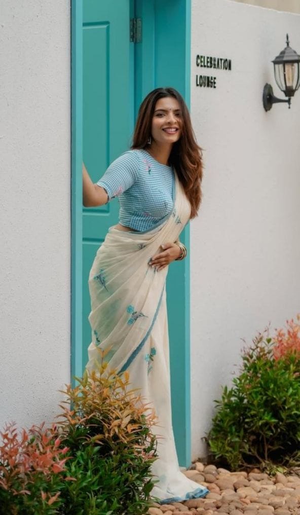 NEHA -- PREMIUM LINEN COTTON SAREE